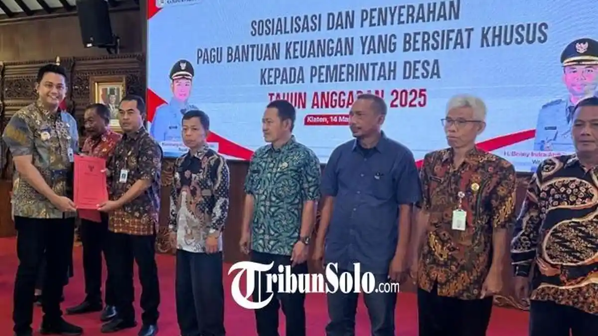 Bupati Hamenang Serahkan Bantuan Keuangan Khusus Lebih Dari Rp 77 Miliar untuk 381 Desa se-Klaten!