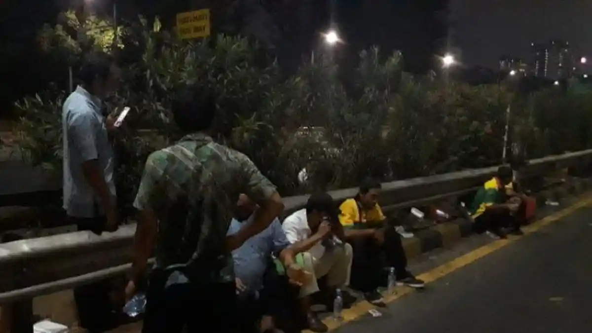 POPULER: Terjebak 4 Jam Macet karena Demo, Pengguna Jalan Tol Ketinggalan Pesawat hingga Kelaparan