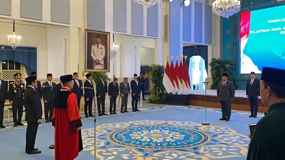 Prabowo Resmi Lantik Adies Kadir Jadi Hakim MK dan Juda Agung sebagai Wamenkeu