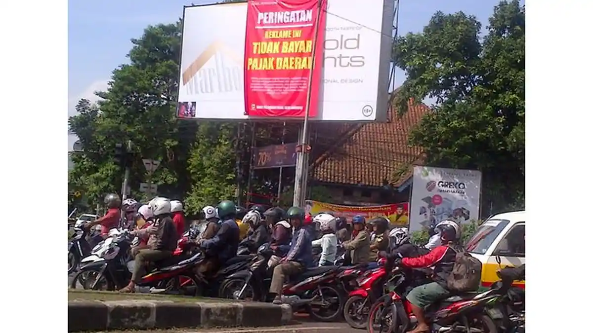 Distamkam Minta Satpol PP Bongkar Reklame Tak Berizin Itu Sejak 2015