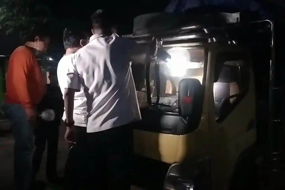 Bau Busuk di Rumah Makan Ternyata Jasad Sopir dalam Truk Parkir di Desa Bajulan, Saradan, Madiun