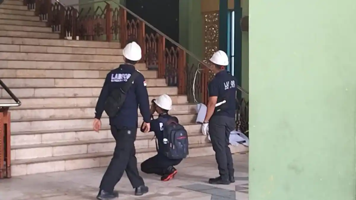 Puslabfor Polri Olah TKP Kebakaran Kubah Masjid Jakarta Islamic Centre