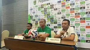 Pelatih-PSMS-Eko-Purdjianto-saat-diwawancarai-jelang-laga.jpg