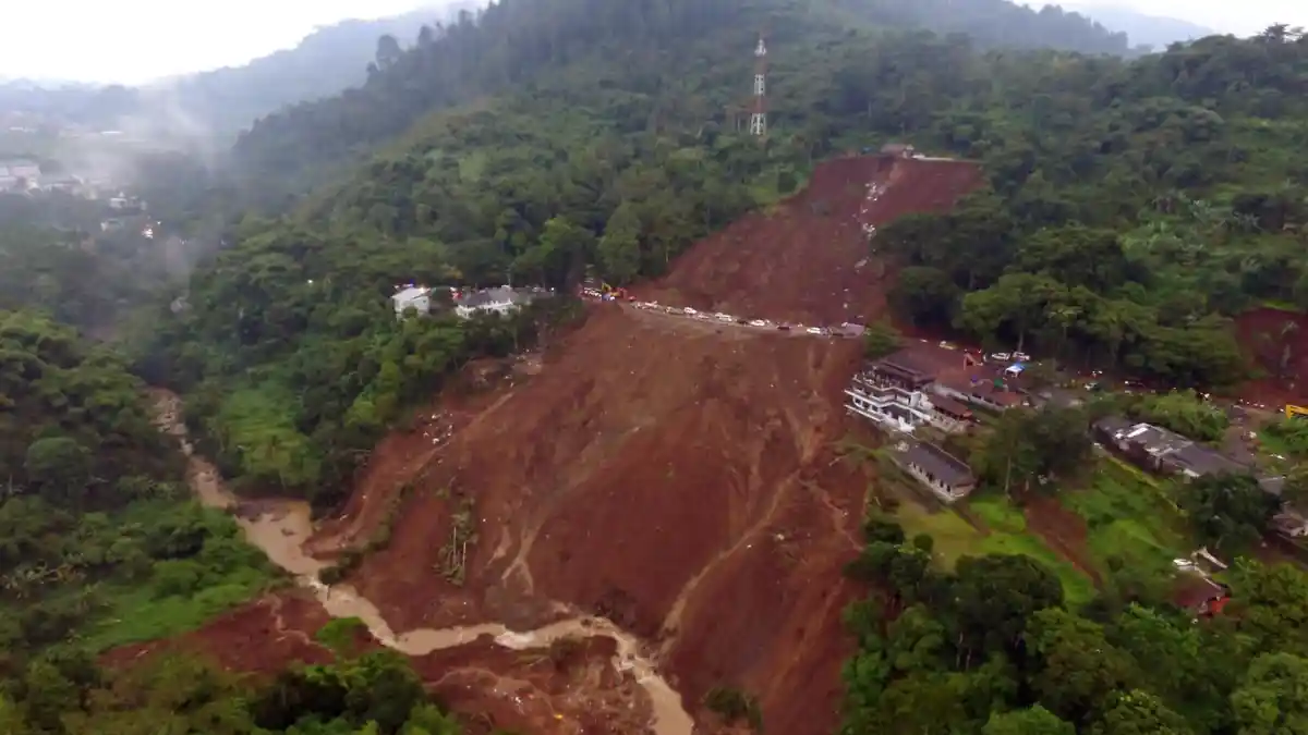 Ini Penampakan dari Udara Lokasi Longsor Cipanas Akibat Gempa Cianjur