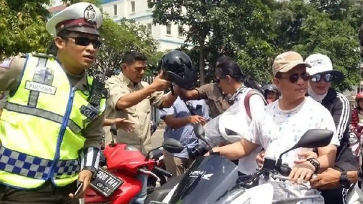 Ini Dia Sosok Polisi Yang Berani Tilang Kapolri Saat Melintas di Sarinah, Pengen Ditilang Juga?