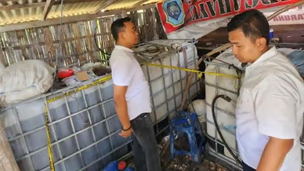 Penggerebekan Gudang Penimbunan Solar Bersubsidi di Lamongan, Kulakan Solar Pakai Barcode Pertanian
