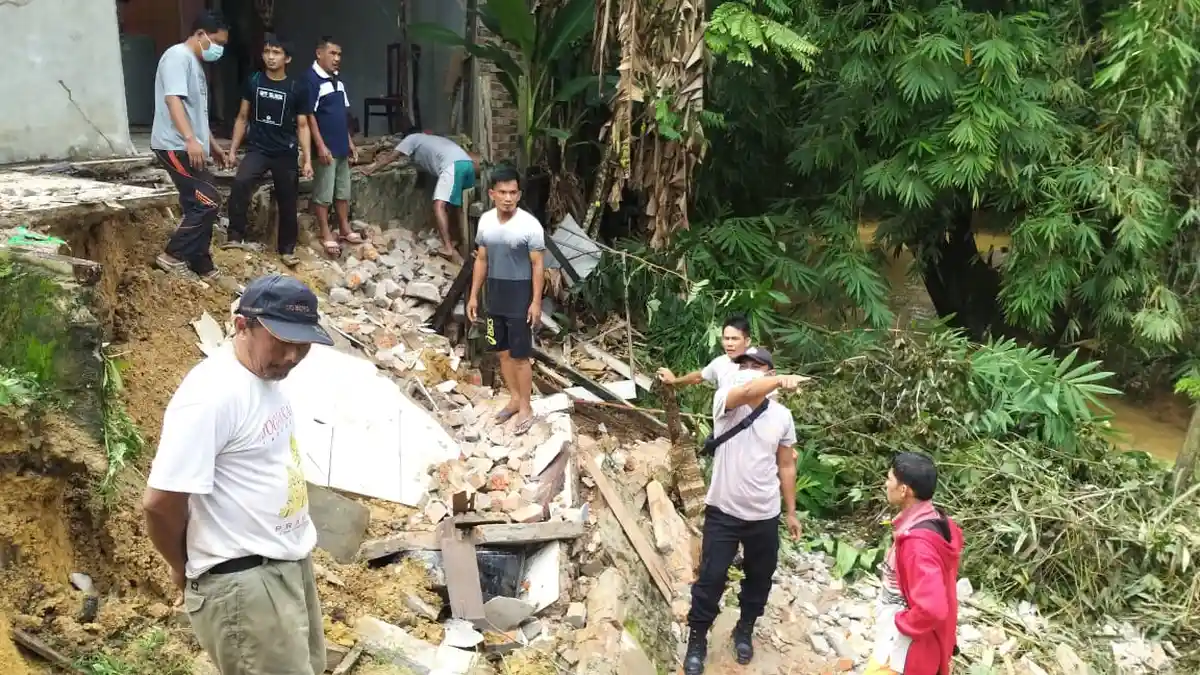 Longsor di Balikpapan, Satu Rumah di Manggar Ambles Usai Diguyur Hujan Deras