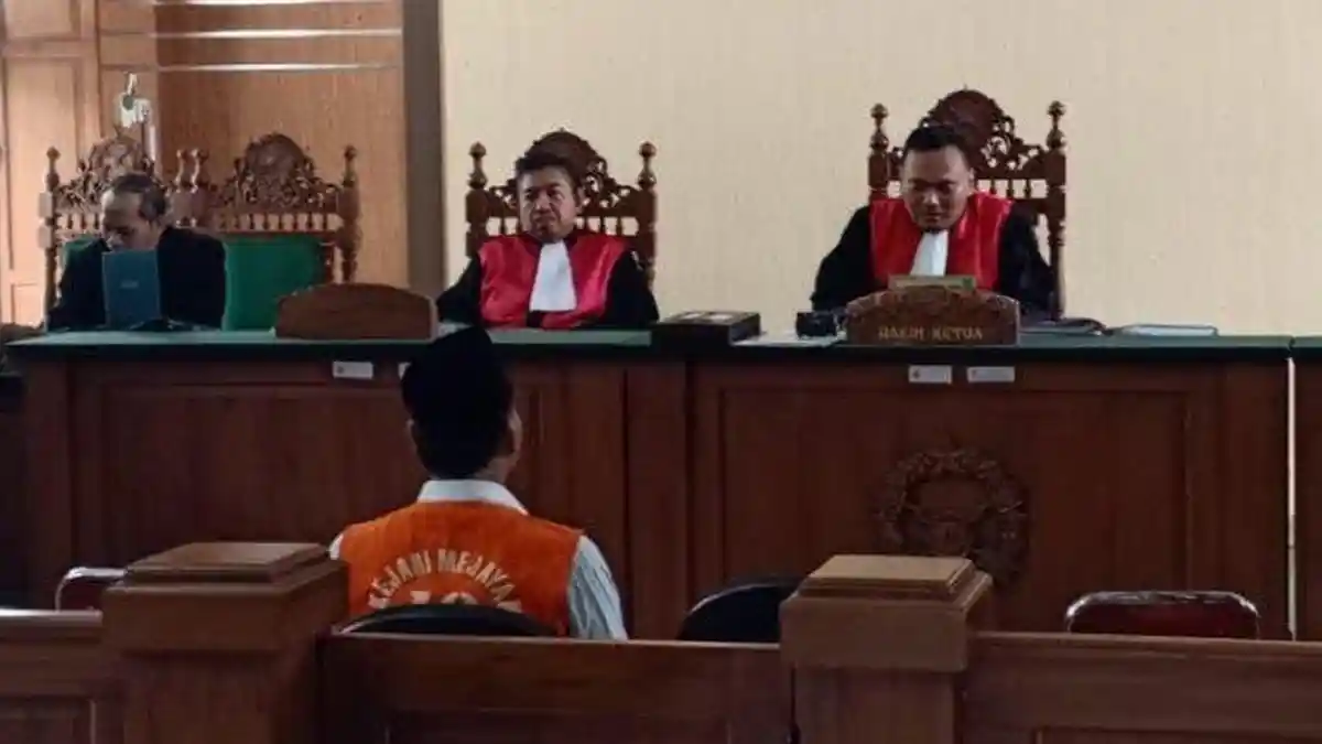 Wartawan Koran Mingguan di Madiun Divonis 4 Bulan Penjara karena Peras Guru PNS