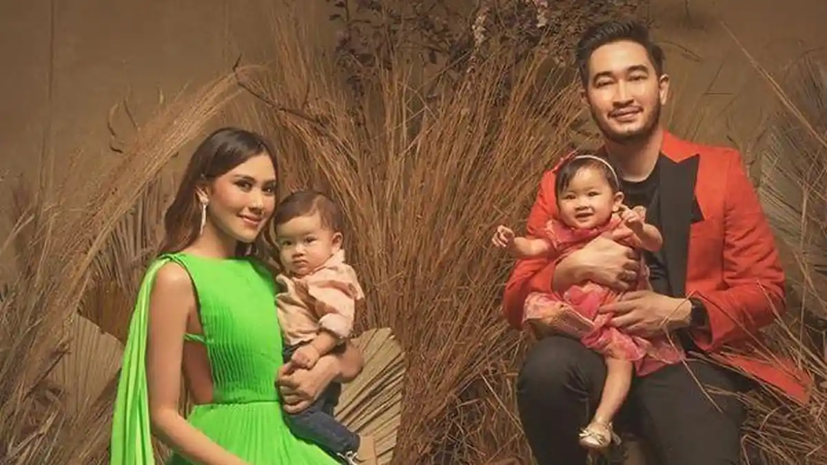 Syahnaz Sadiqah Kenakan Outfit Senilai Rp 4,25 Miliar dalam Pemotretan Keluarga