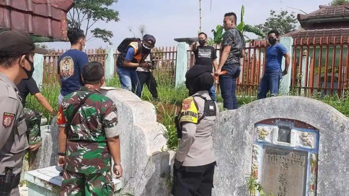 Polisi Selidiki Kasus Perusakan dan Pembongkaran 6 Kuburan Tionghoa di Sumedang