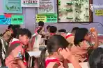 Berbagai-kosakata-dan-kalimat-sapaan-dalam-Bahasa-Inggris-ditempel-di-ruang-kelas.jpg
