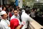 warga-medan-perpanjang-surat-surat-kendaraannya_20170104_184411.jpg