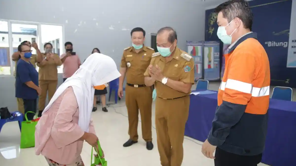 Perusahan Ini Bantu Warga Terdampak Covid-19, dengan 400 Paket Sembako, Tangki Air dan Alat Semprot