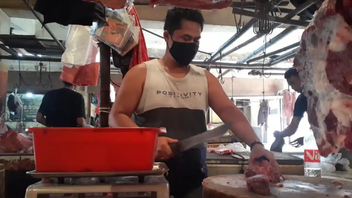 Mengalah Demi Tukang Bakso, Pedagang Daging Pasar Serpong Rela Jualan Merugi