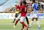 Oktovianus Maniani Rayakan Gol Egi Melgiansyah