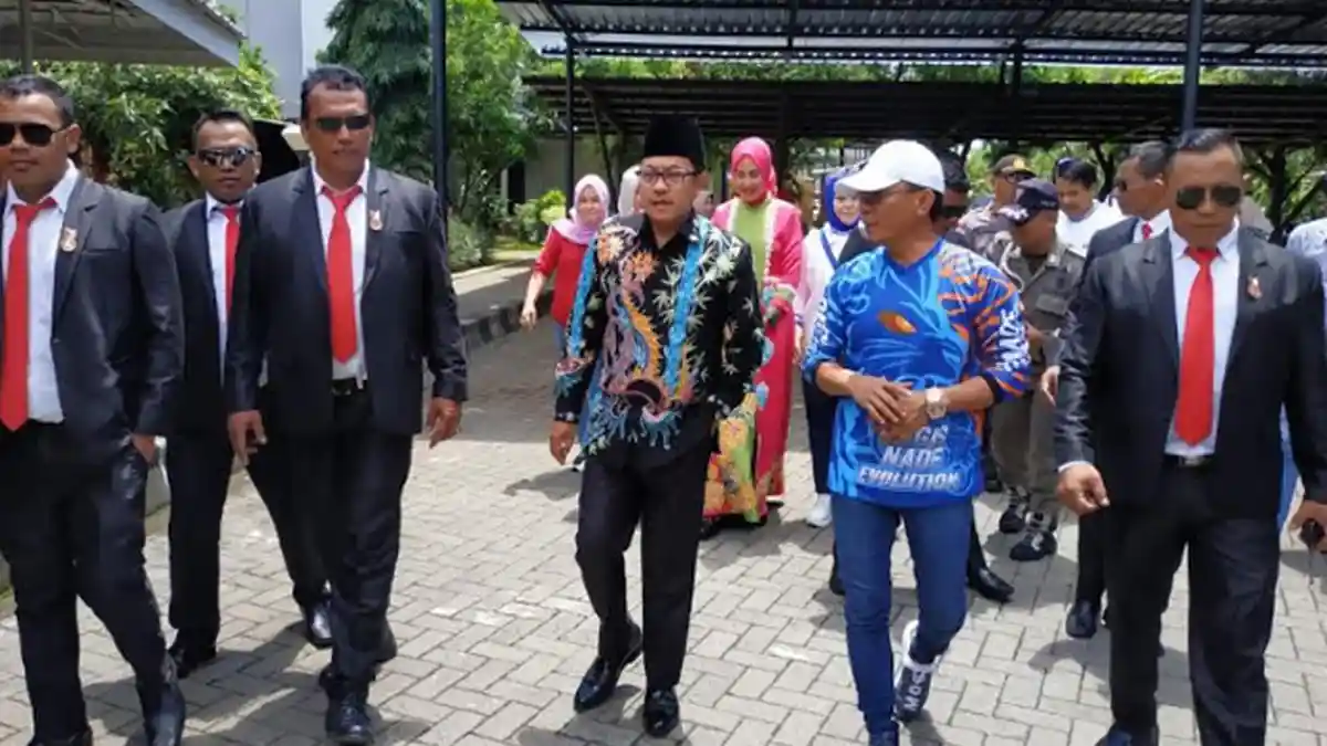 Wali Kota Malang Dikawal Bodyguard Berbadan Gempal dan Berdandan Parlente