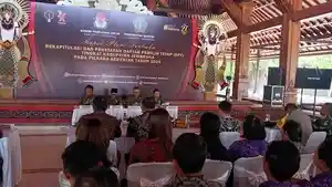 Suasana-rapat-pleno-terbuka-rekapitulasi-dan-penetapan-daftar-pemilih-tetap.jpg