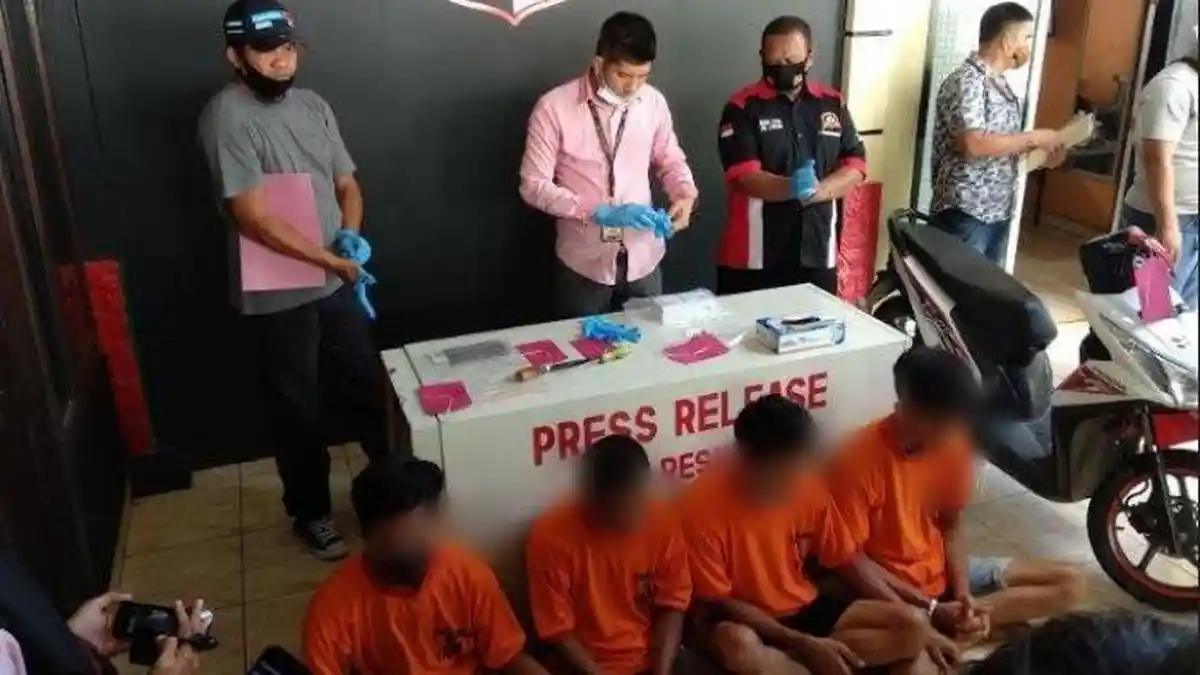 Dedek 6 Kali Ditikam hingga Tewas, 6 Jam Kemudian Dikubur 4 Pelaku di Kebun Karet
