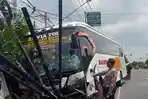 bus-bagong-tabrak-isuzu-panther-di-ngantru-tulungagung.jpg