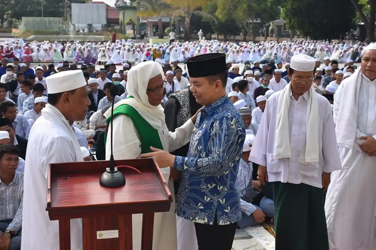 Berharap Hujan Turun, Ribuan Masyarakat Kapuas Ikuti Salat Istisqa
