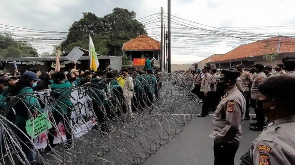 Dihadang Polisi, Unjuk Rasa Mahasiswa Tidak Bisa Mendekati Istana Bogor