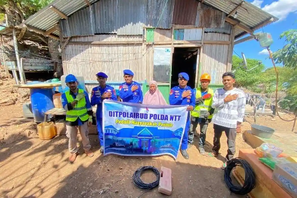 Polairud Polda NTT Dekatkan Diri dengan Masyarakat Pesisir Melalui Sambang Nusa di Alak