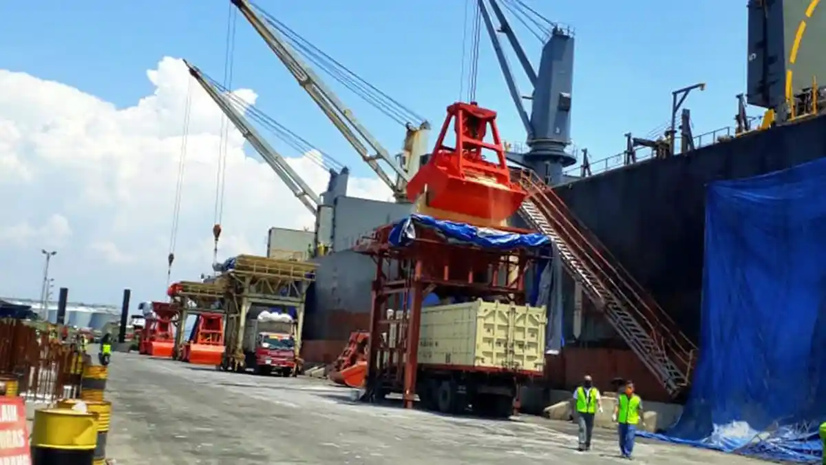 Kapal Thailand Bawa 29 Ton Gula Berlabuh di Tanjung Emas Semarang, Warga Berharap Harga Stabil