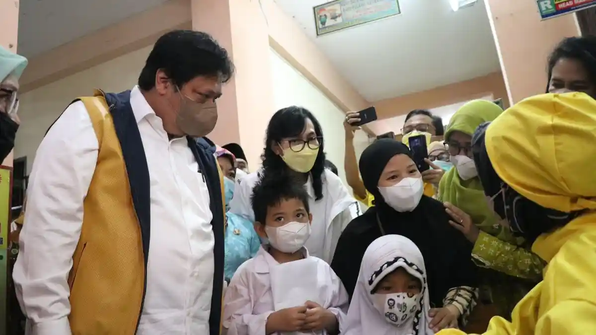 Akselerasi Sekolah Tatap Muka, Menko Airlangga: Pemerintah Prioritaskan Program Vaksinasi Anak
