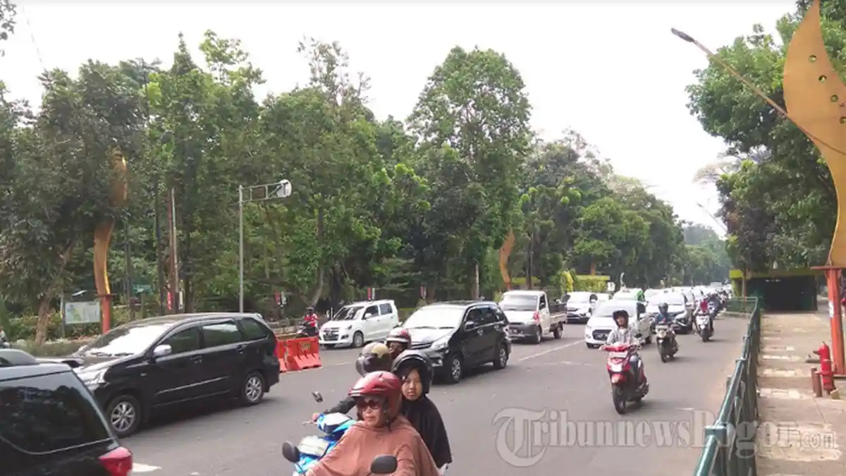 Arus Lalu Lintas Menuju Simpang Tugu Kujang Saat Ini Mengular dari RS PMI Bogor