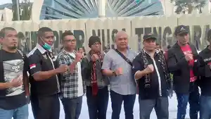 christo-kolimo-ketiga-dari-kiri-pose-bersama.jpg