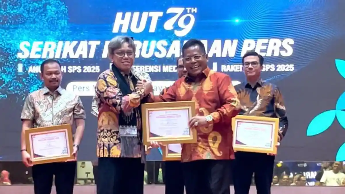 Dinobatkan sebagai Tokoh Ekonomi dan Perbankan, Aminullah Terima Prerana Awards dari SPS
