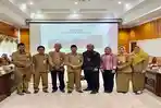 Sekda-Kabupaten-Mempawah-Ismail-tengah-menyambut-kedatangan-Kantor.jpg