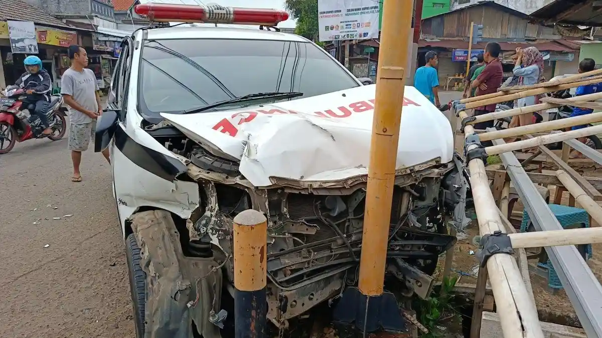 Detik-detik Truk Tangki Tabrak Ambulans RSUD RA Kartini Jepara, Sopir Tak Dengar Suara Sirine