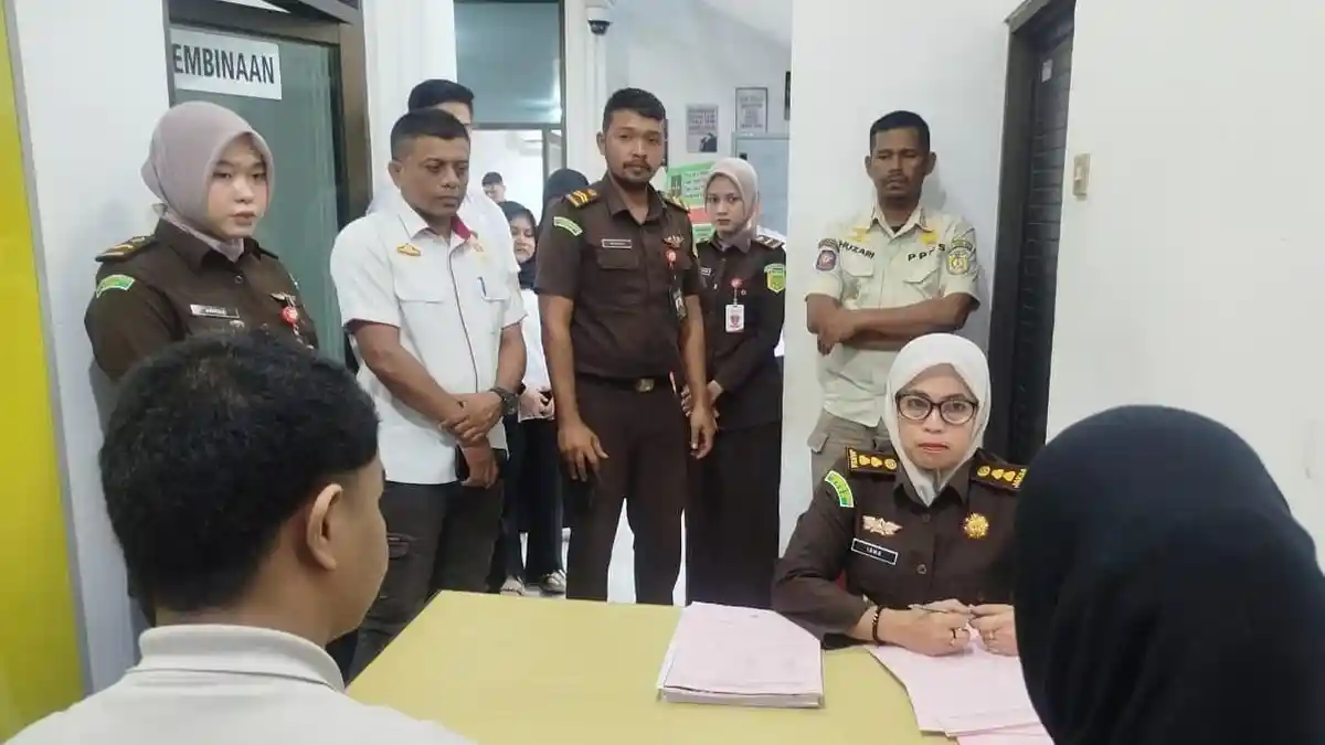 Mahasiswa Berzina di Bengkel Diserahkan ke Jaksa, Satpol PP-WH Banda Aceh Jerat 100 Kali Cambuk