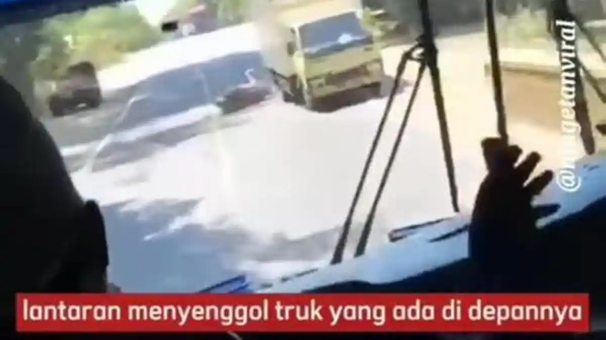 Viral Video Detik-detik Kecelakaan antara Bus Sugeng Rahayu, Truk dan Sepeda Motor, Ini Kata Polisi