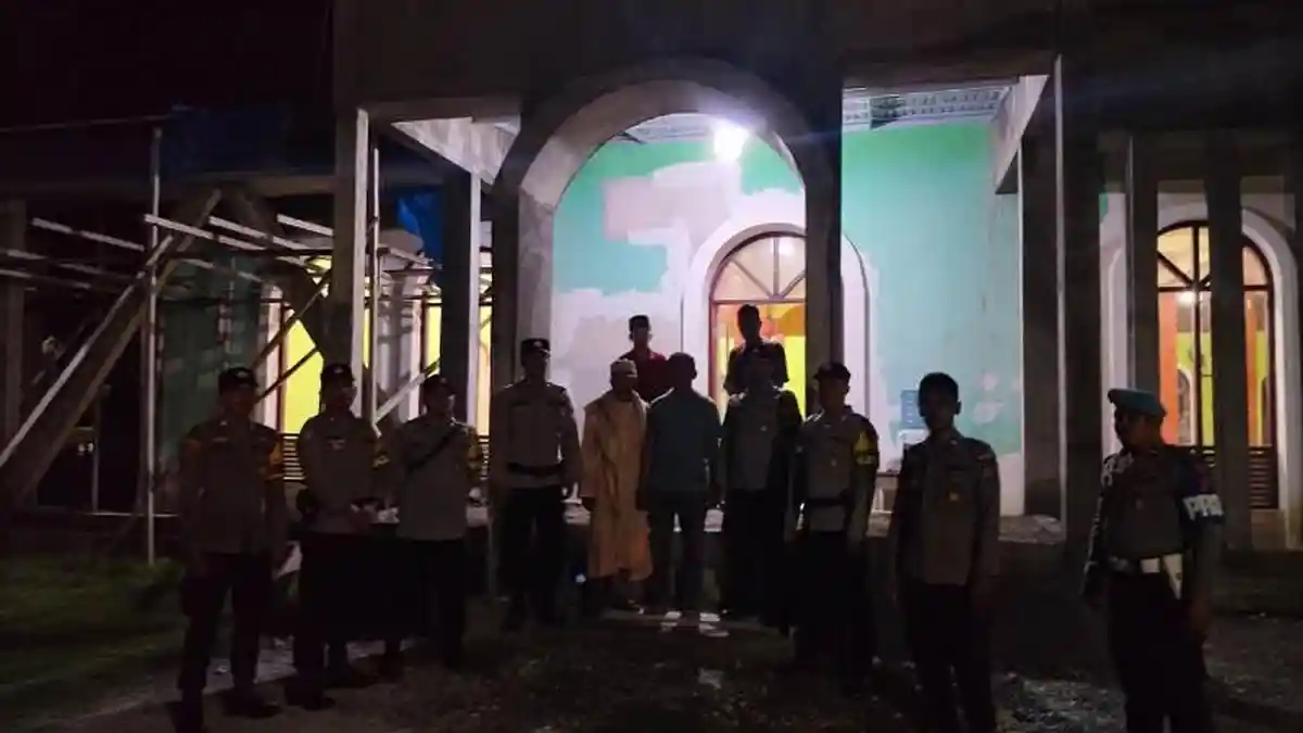 Ribuan Warga Tojo Unauna Rayakan Malam Takbiran di Masjid dan Jalan