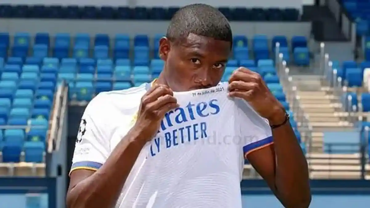 David Alaba Cium Logo Real Madrid, Presiden Bayern Muenchen Tersinggung: Saya Terkejut