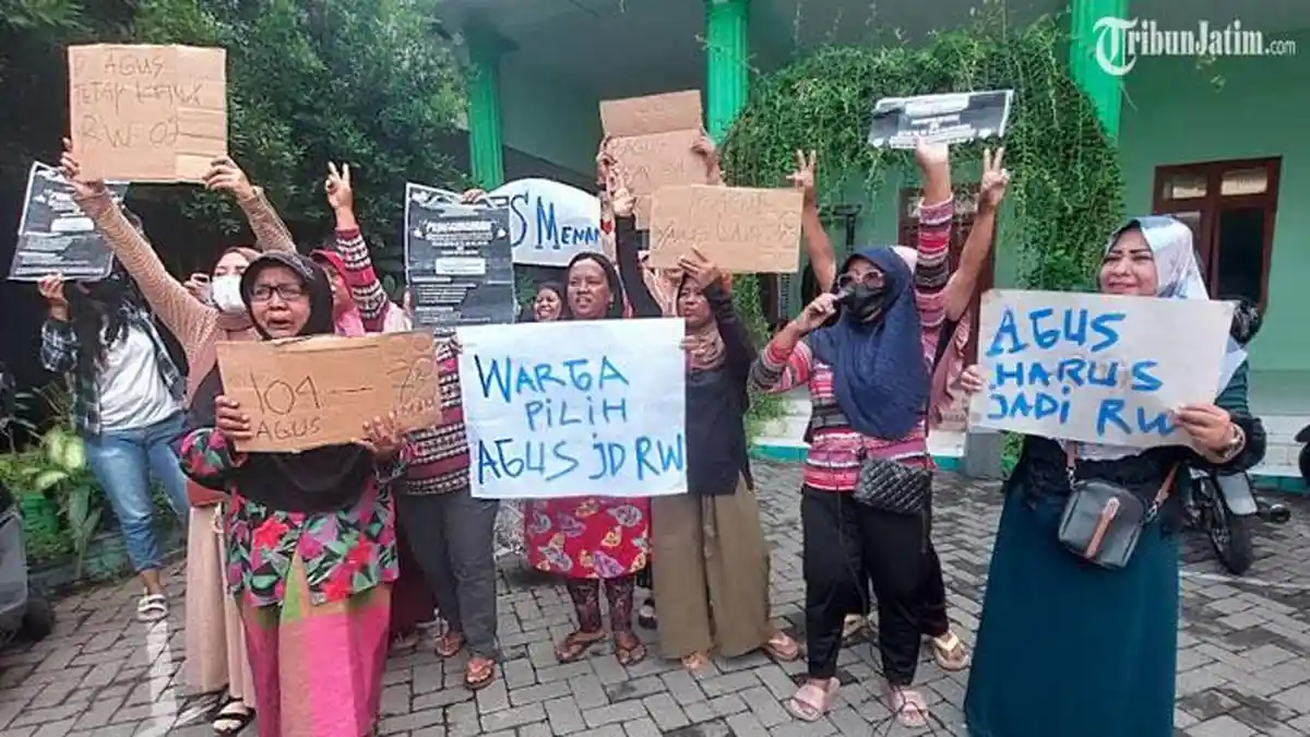 Agus Dielu-elukan Warga di Probolinggo Jadi Ketua RW, Geruduk Kantor Kelurahan, Tuntut Keadilan