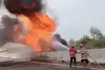 truktangkipertamniaterbakarkakarkarkar.jpg