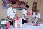 Barang-bukti-yang-berhasil-diamankan-dari-sindikat-uang-palsu-di-Mesuji-Lampung.jpg