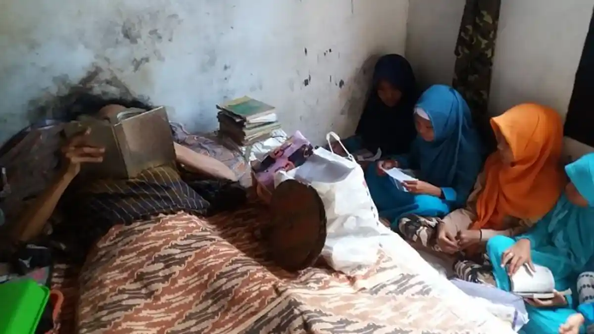 Kisah Ustaz Sugi, Puluhan Tahun Mengajar Mengaji di Atas Tempat Tidur Sambil Menahan Sakit