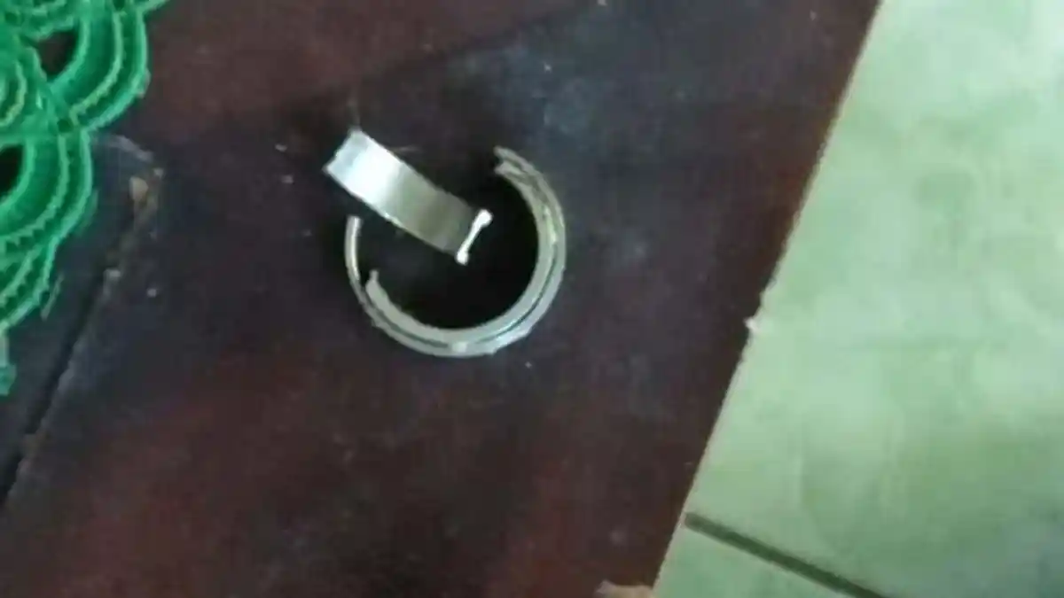 'Ada-ada Saja' Ujar Petugas Damkar saat Tolong Warga yang Susah Berjalan, Ternyata Ini Penyebabnya