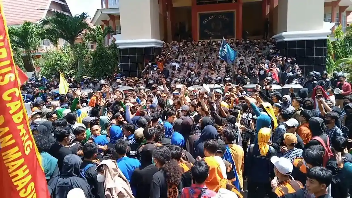 425 Polisi Jaga Aksi Unjuk Rasa Mahasiswa di Bone