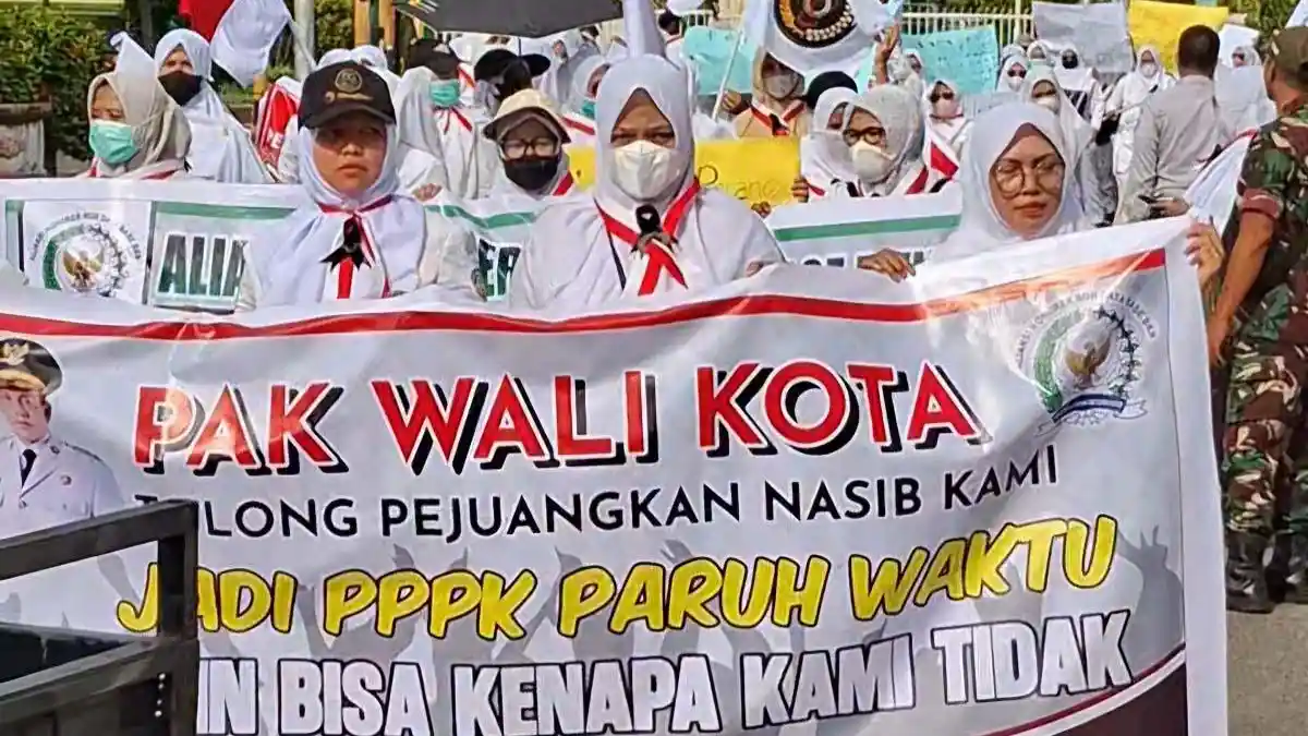 150 Nakes Datangi Kantor Wali Kota Lhokseumawe Minta Nama Terdaftar di BKN