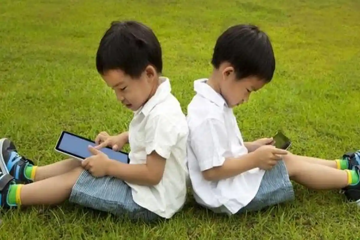 Inilah 4 Efek Negatif Anak Nonton YouTube: Obesitas hingga Pola Makan Tidak Sehat