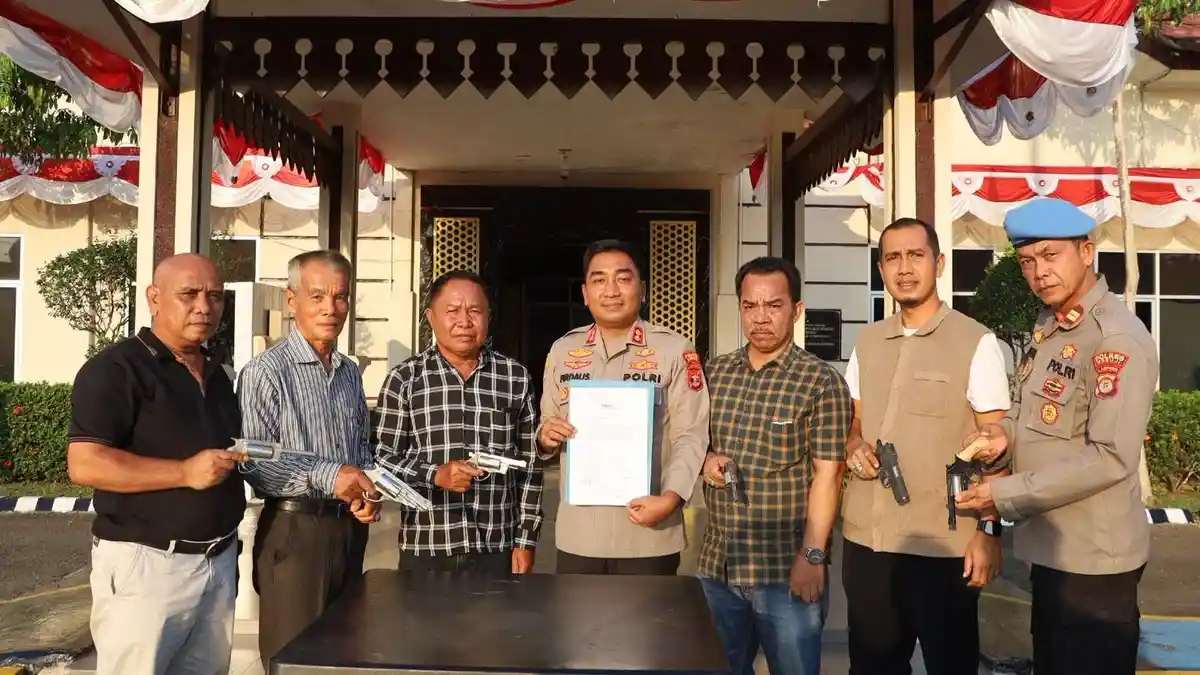 Polres Mesuji Polda Lampung Terima Enam Senpi Rakitan Dari Tokoh Masyarakat - Tribunlampung.co.id