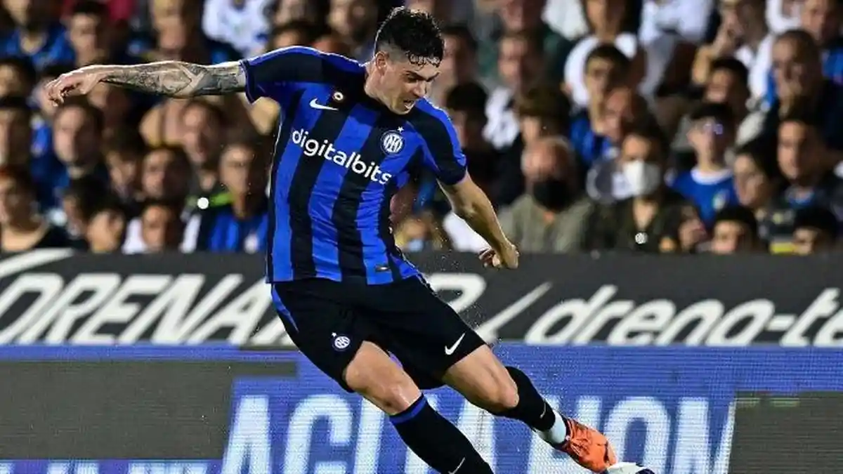 Bek Inter Milan Alessandro Bastoni Dibidik Tottenham dan Duo Manchester, Siapa yang Lebih Butuh?