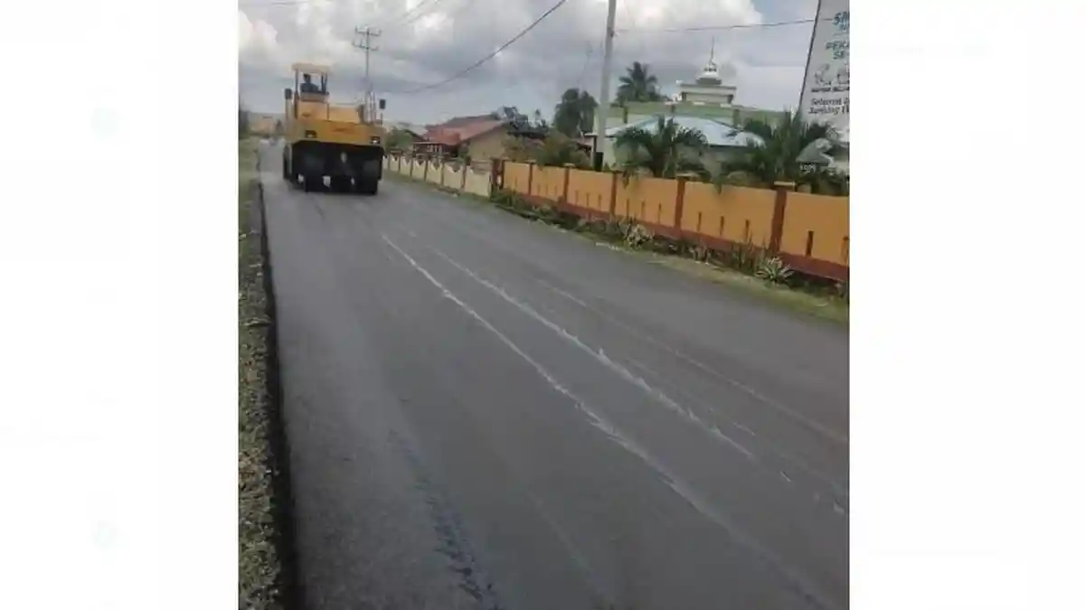 Warga Kecamatan Obi Halmahera Selatan Akhirnya Nikmati Jalan Mulus Setelah 15 Tahun Menanti