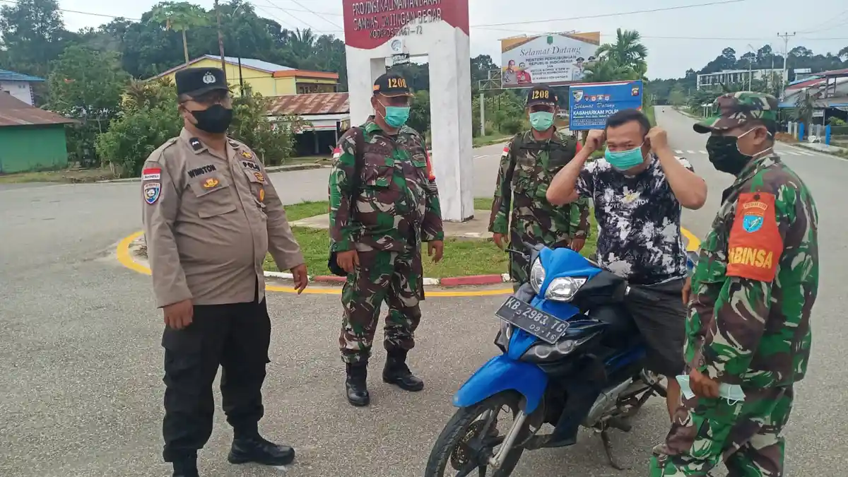 Forkopimcam Sajingan Besar Sambas Tingkatkan Kesadaran Masyarakat Protokol Kesehatan