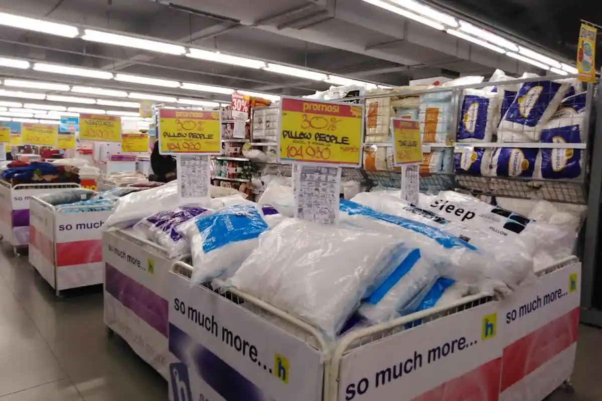 Bantal Diskon 30 Persen di hypermart Mal Panakkukang